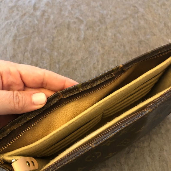 Louis Vuitton vintage clutch❤️ - Picture 8 of 11